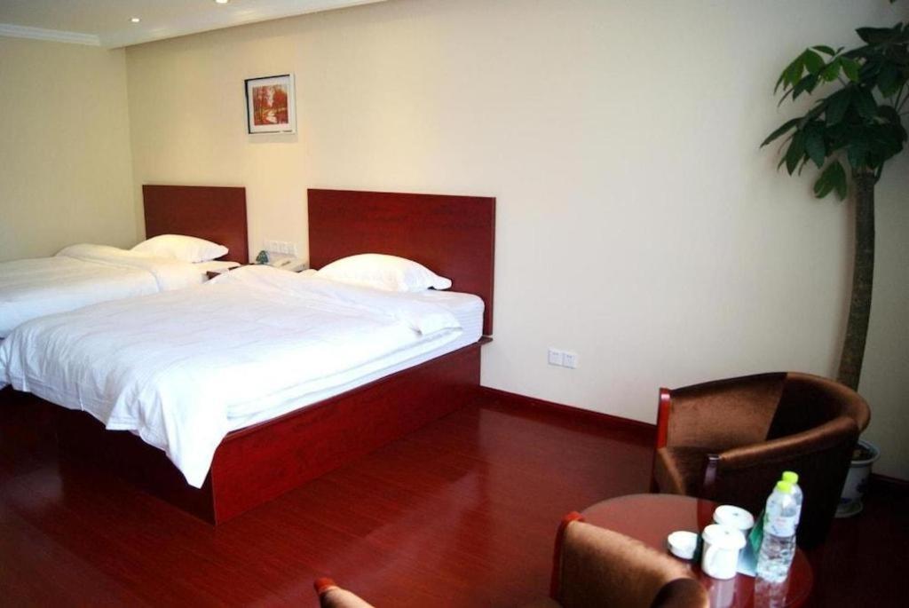 Greentree Inn Linyi Feixian Jianshe Road Express Hotel Kültér fotó